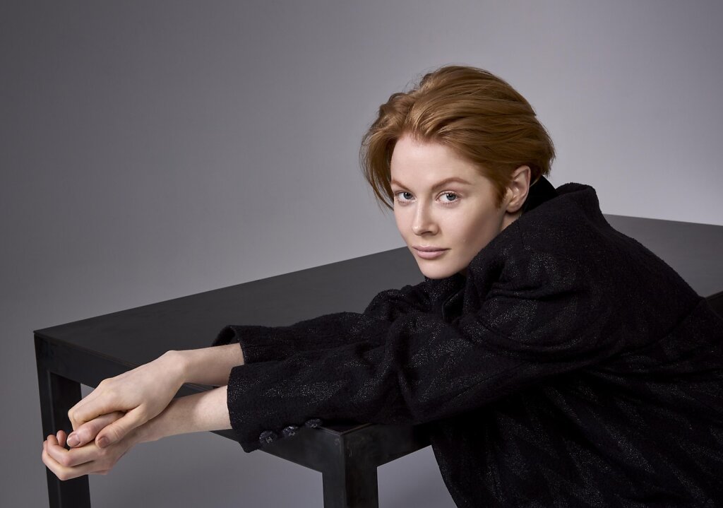 Emily-Beecham-230-LorenzoAgius.jpg